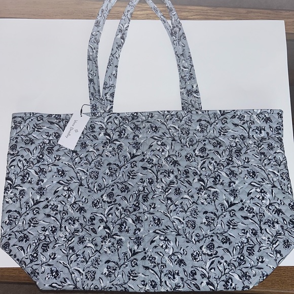 Vera Bradley Floral Pale Dusty Blue Flowers Large Tote Bag Purse Travel New Cute - Picture 2 of 3